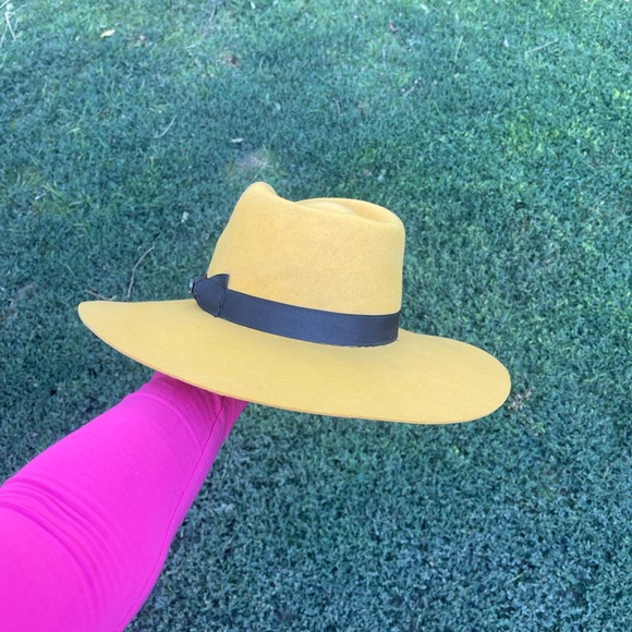 Hat - Picture 3 of 4